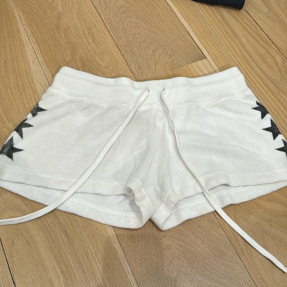 Hard tail size M white short with black stars on the side - Picture 1 of 4